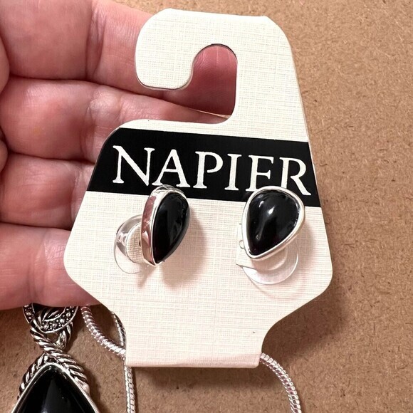 VINTAGE NAPIER Women's Necklace and earrings set‎ 18 in + 3.25 in Ext. - Picture 3 of 9